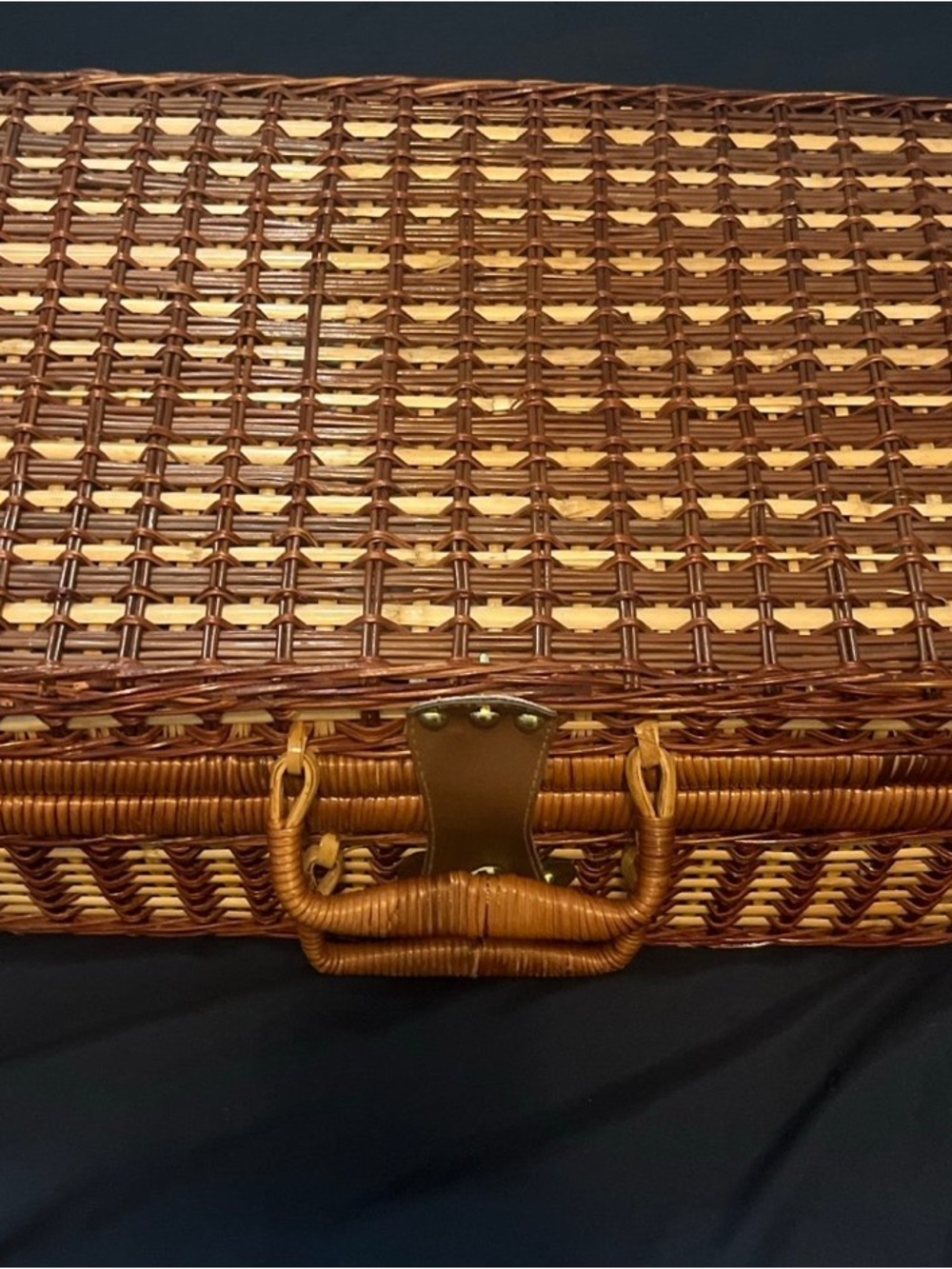 Picnic Basket with Cutlery/Cups/Plates included American Flag